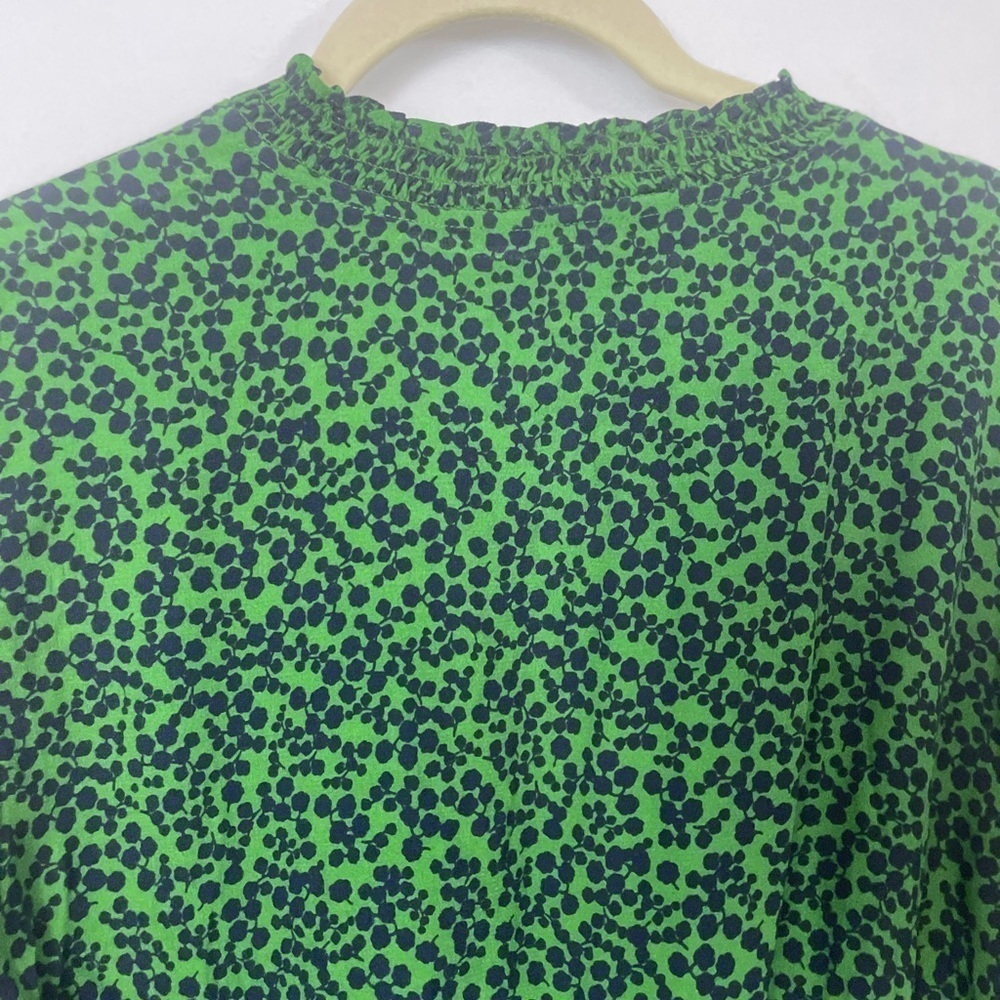 Green Long Sleeve Printed Peplum Top - Picture 13 of 14
